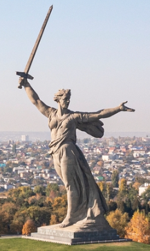 Родина-мать зовёт — советская скульптура