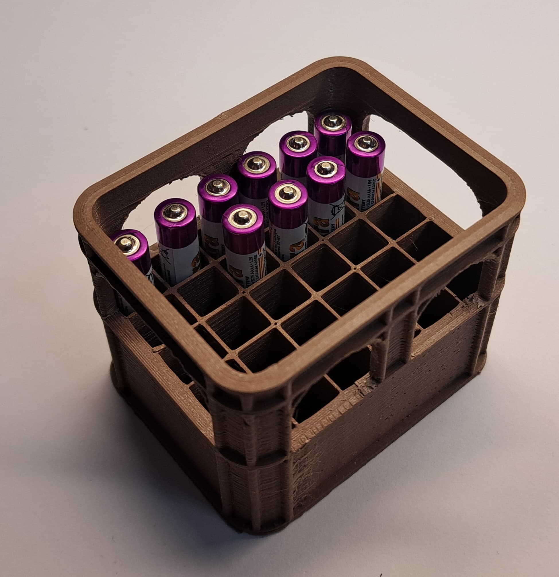 Ящик для батареек AAAA в форме пивного ящика