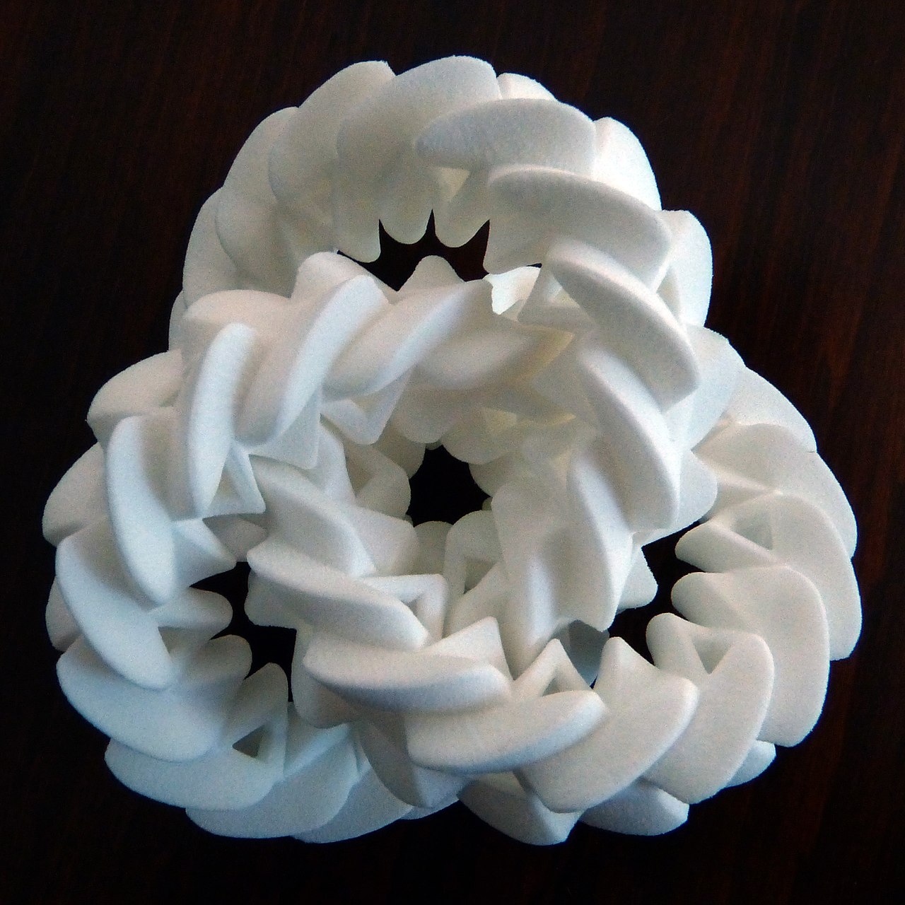 Triple Gear — кинетическая игрушка (механизм)